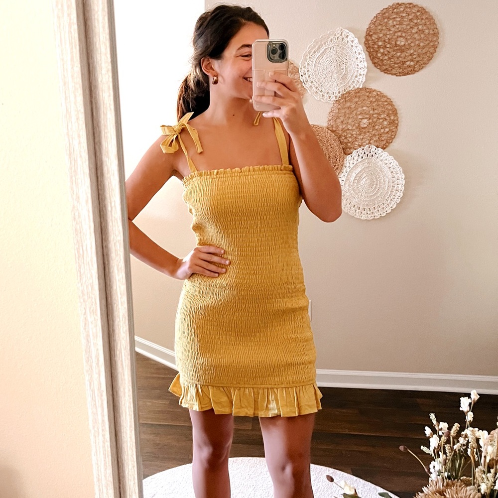 (entro) NWT gold mustard yellow smocked tie straps mini short women's dress sz S